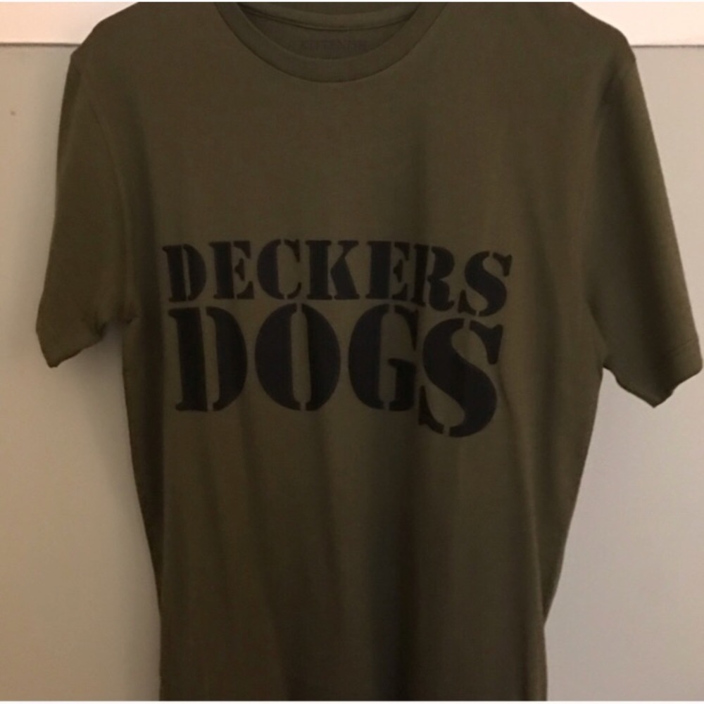 DECKERS DOGS TEE!